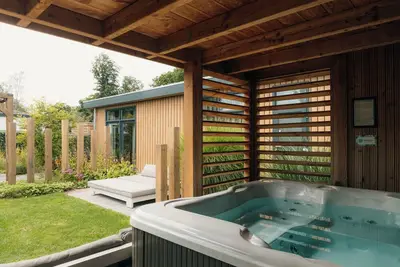 Image de Experience ultimate relaxation in the Voortse Villa, with a private sauna and jacuzzi. Ideal for a luxury getaway for 4 people in the Veluwe.