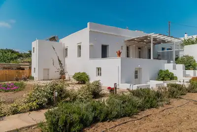 Image de Maison de vacances 'Komis Mansion Exambela' avec terrasse privée, Wi-Fi et climatisation