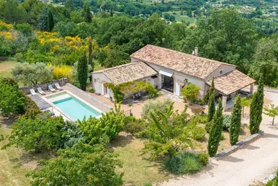 Image de Villa Lumière des Cerisiers – Villa de luxe dans le Luberon avec piscine chauffée
