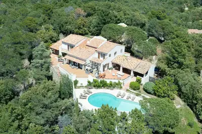 Image de Villa Hauteurs de Tourtour – Villa de luxe avec piscine chauffée, vue panoramique et intimité totale en Provence