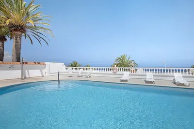 'House Experience Villa Violeta' avec vue sur la mer, piscine partagée et Wi-Fi