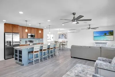 Blue Octopus Hideaway at Oi!