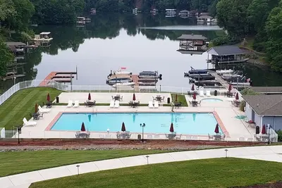 Image de Cozy Waterfront condo in a quiet cove. Private Boat launch