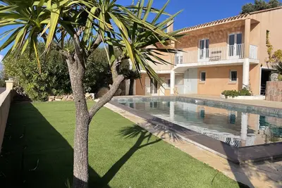 Image de Villa terrain clos, piscine, vue mer sur tout le golfe d'Ajaccio.
