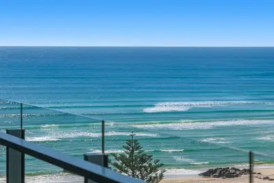 Image de X Kirra Beach Apartment 1302 - Modern & Luxurious - Min. 3 Night Stays