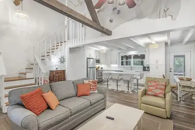 Image de Sea Pines Cottage-Rustic Charm in Santa Rosa Bch!