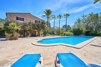Image de Mal Ric, grande maison rustique de style majorquin pour 8 personnes avec piscine