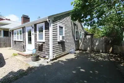 Image de Convenient Single-Level Retreat Near Harbor, Ferries & Main St Hyannis (2309)