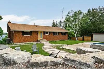 Image de Bungalow Citron - Waterfront with Pool!