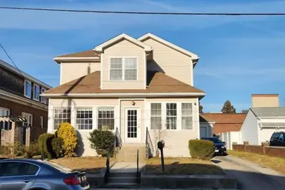 Image de 3 Bedrooms and an office.