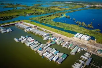 Image de Houseboat 2br/1ba Renovated, Main Dock, Sleeps 7-8/Venice Marina