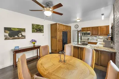 Image de Reminiscent Downtown Cottage