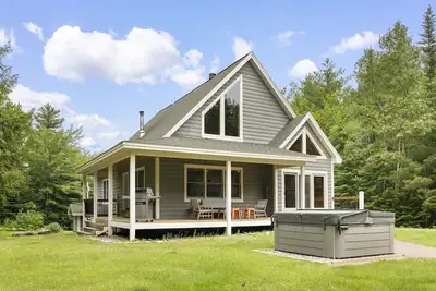 Image de Spacious Maine Mountain Escape – Sleeps 15, Hot Tub, Ping Pong & Trails