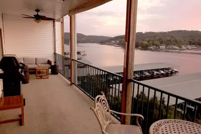 Image de Welcome to our condo on the Lake!