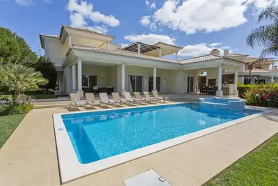 Image de Villa Dolcasol - Six Chambres Villa, Couchages 12