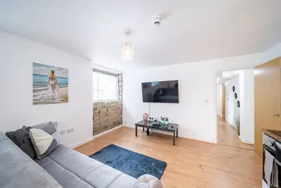 Image de Appartement-Suite-Salle de bain privée séparée-Vue sur Rue-Free Private Parking