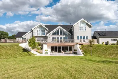 Image de New England Mansion - Six Chambres Villa, Couchages 15