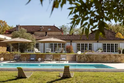 Image de Mirandole - Huit Chambres Villa, Couchages 18