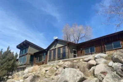 Image de Yellowstone Riverview Cabin - 4BRs w/ Stunning Mountain Views!