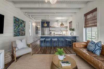 Image de Downtown Charleston One Block to King St. Free Off Street Parking