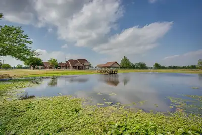 Image de Outdoor Pool & Lake: Massive Texas Ranch Villa!