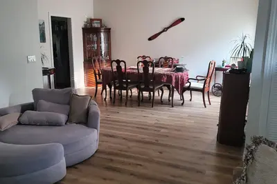 Image de Songbirds Landing- a charming cottage by George Fox -1 block to shops and dining