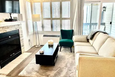 Image de Mountainside Studio Bliss: Steps to Slopes, Renovated, Pool, 2 Hot Tubs, Tennis