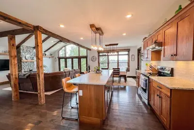 Image de R&R White Mountain Retreat, Hillside with Extraordinary Views!