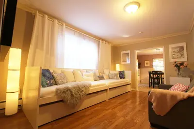 Image de Lovely Private 2 bedroom Apartment near Pru Center and train to Nyc