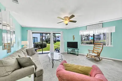 Image de Crystal Village Ii, Unit 18a: Renovated 2 Bed/2 Bath, Pools & Beach Access