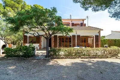 Image de Maison spacieuse, piscine privée et bbq 5min plage