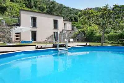 Image de Villa 'Nespolo' avec vue sur les montagnes, piscine privée et Wi-Fi