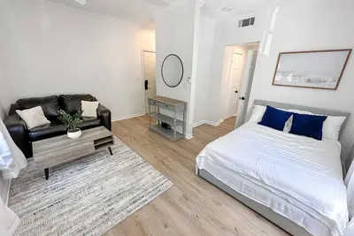 Image de Live in Heart of Midtown!