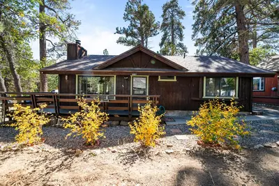 Image de Sunrise Pines - Close to Hiking Trails, Fireplace, Deck, Barbecue