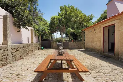 Image de Villa 'Casa Do Outeiro' avec terrasse, piscine, Wi-Fi et climatisation