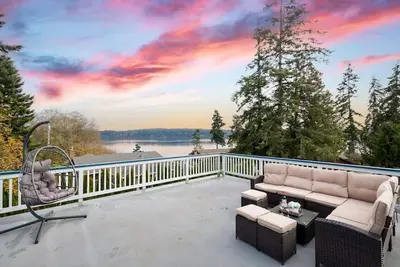 Image de Sirius Entire · Gigantic 6b3b Home w/ Water View+Hot Tub+Game Room