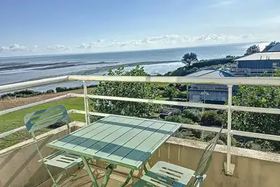 Image de Appartement 2 chambres près de la plage avec balcon, ascenseur, garage et Wi-Fi gratuit