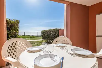 Image de Studio 4 pers avec terrasse et parking privé, accès plage