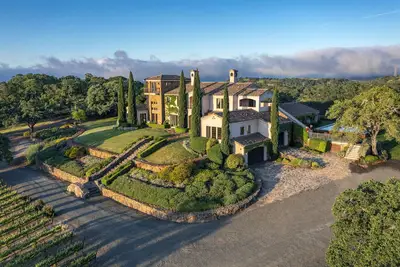Image de Villa Capricho- Private 25-acre Wine Country Estate w/GuestHouse, Pool, Vineyard