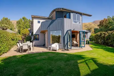 Image de Lakehouse Retreat - Wanaka Holiday Home