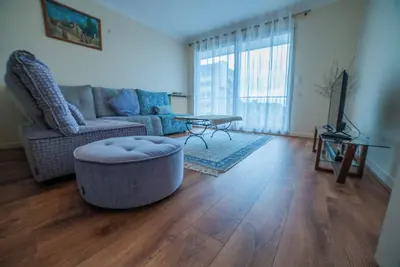 Grand Appartement Lumineux | 3 Chambres | Centre-Ville + Parking Privé