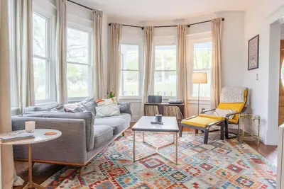 Image de Hudson Victorian - Walkable to Warren St