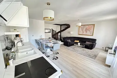 Image de Spacieux Duplex Linge De Lit Fourni Parking Gratuit