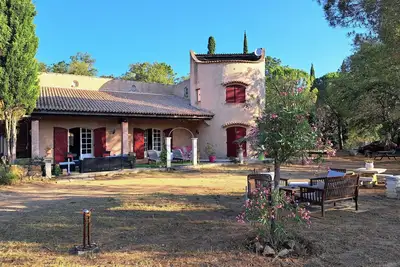 Image de Maison provençale 9 personnes au calme avec Piscine privée, à 15mn des plages