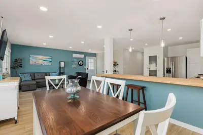 Coastal Oceanside Serene 3 Br