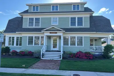 Image de Classic Mantoloking East Avenue Beach Home
