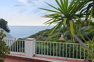 Image de Appartement avec Grande Terrasse en Première Ligne de Mer
