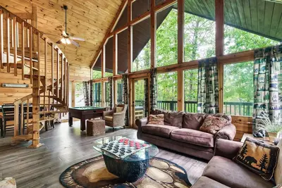 Image de Spring Special! Peaceful Cozy Cabin close to Dollywood and Pigeon Forge, Hot Tub