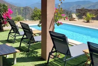Image de Bas de Villa avec piscine privée