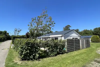 Image de Well-maintained holiday bungalow for 4 people, 2 bedrooms, WiFi, pets welcome!